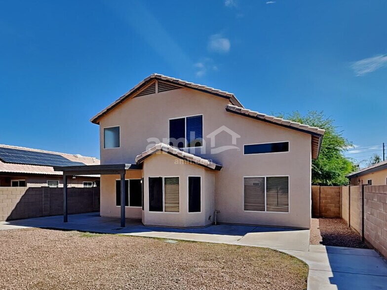 Building Photo - 4824 E Hilton Ave