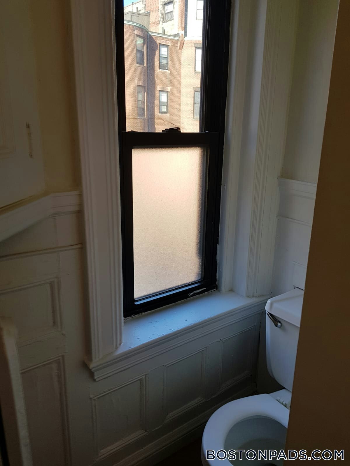 Building Photo - 533 Newbury St