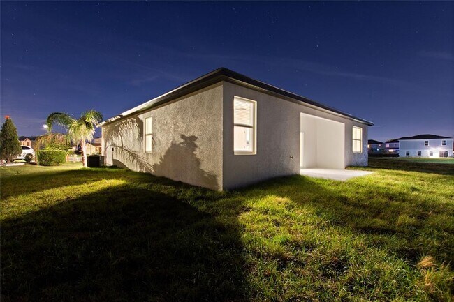 Building Photo - 1057 Sabine Pl