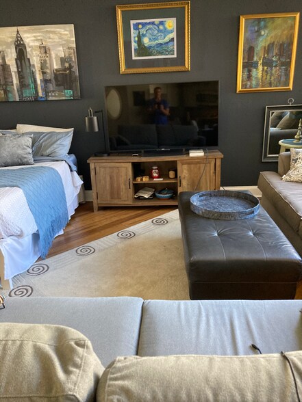 Building Photo - 470 3rd St S