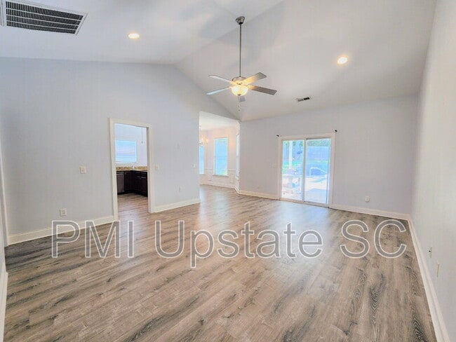 Building Photo - 1039 Blythwood Dr