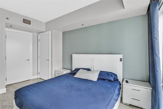 Building Photo - 2700 S Las Vegas Blvd