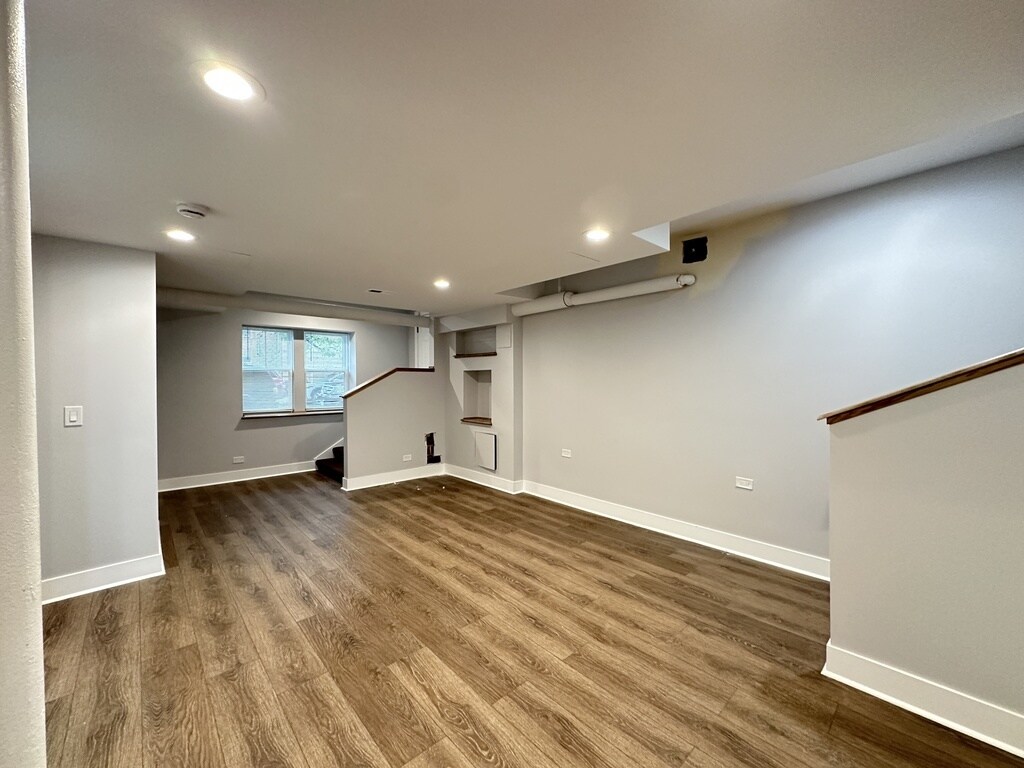 Building Photo - 5010 N Springfield Ave