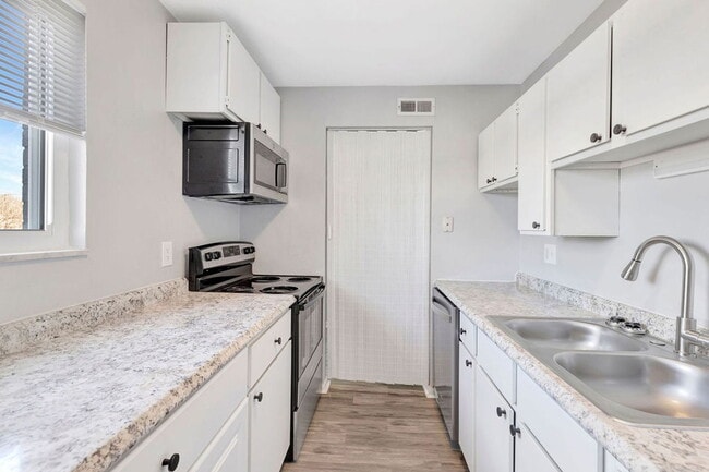 Building Photo - 239 N 12th St