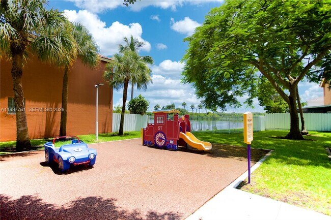 Building Photo - 5363 SW 38th Ave