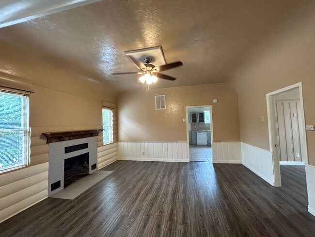 Building Photo - 1189 High St