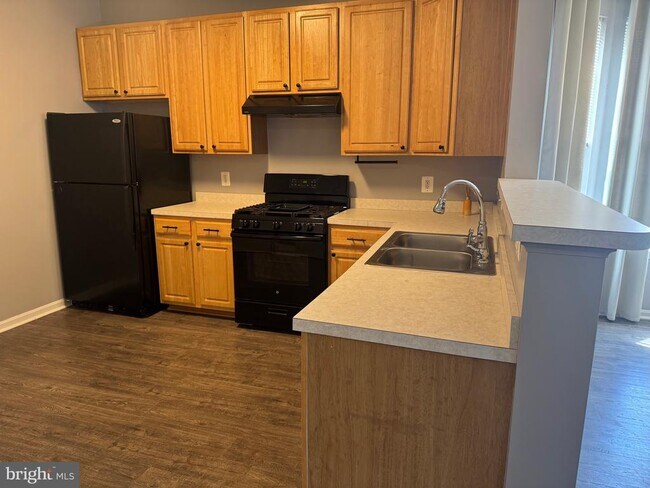 Building Photo - 1402 Blue Heron Dr