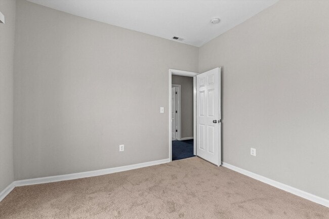 Building Photo - 6BR / 5BA Single-Family Home | 2,663 Sq Ft | Private Driveway | Deck | $4,200/mo Spacious 6-bedro...