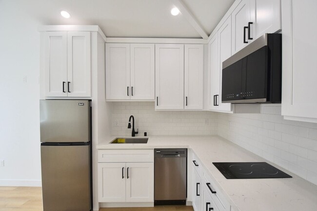 Interior Photo - 10839-45