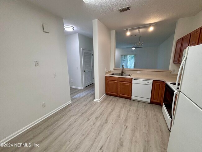 Building Photo - 369 Scrub Jay Dr