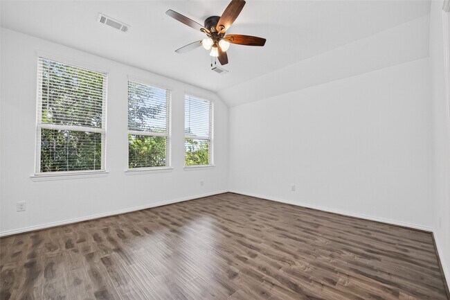 Building Photo - 4743 Glen Isle Dr