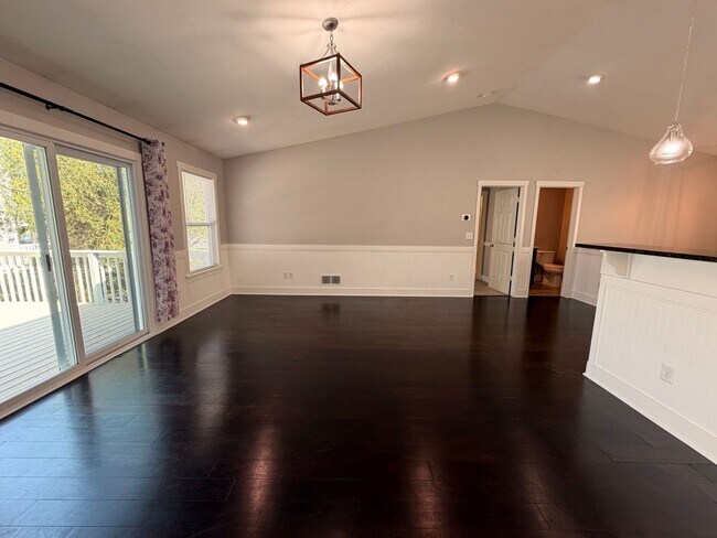 Building Photo - 1627 Hamlet Dr
