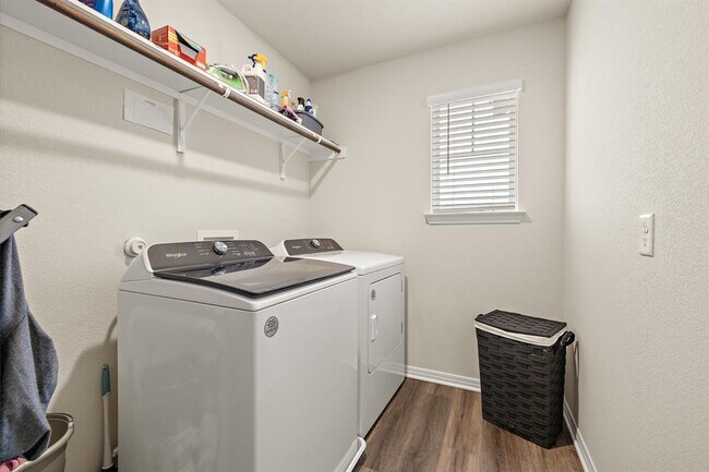 Building Photo - 129 Greenway Ln