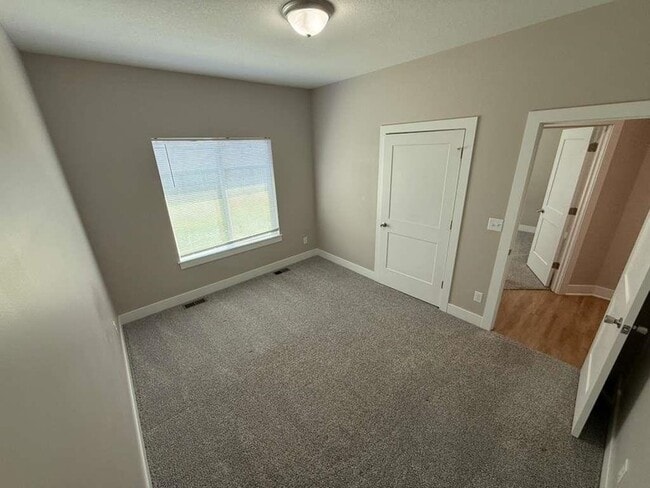 Building Photo - 5150 N Toben Dr