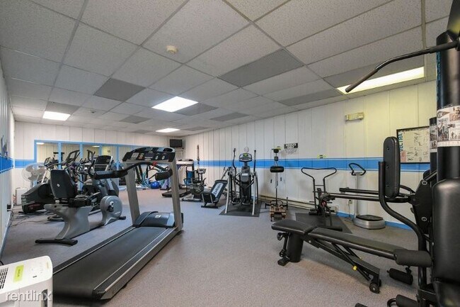 Building Photo - 2 br, 1.5 bath Condo - 5565 E Evergreen Blvd