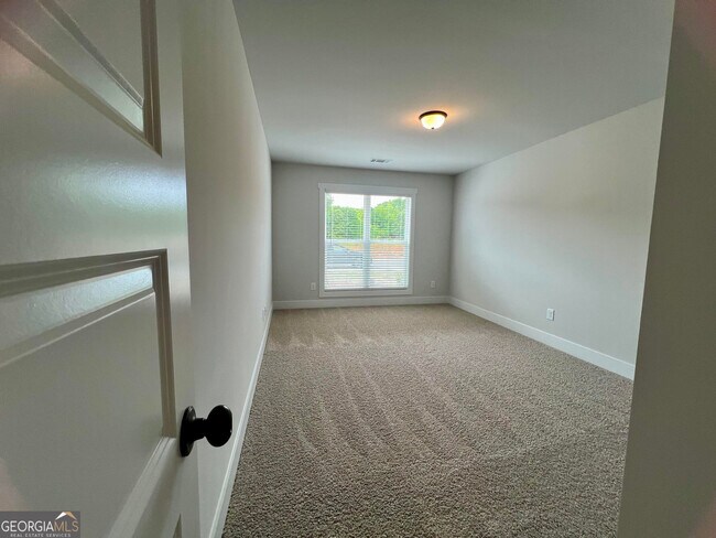 Building Photo - 212 Champions Ln
