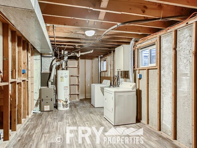 Building Photo - Renovated Harvey Park home