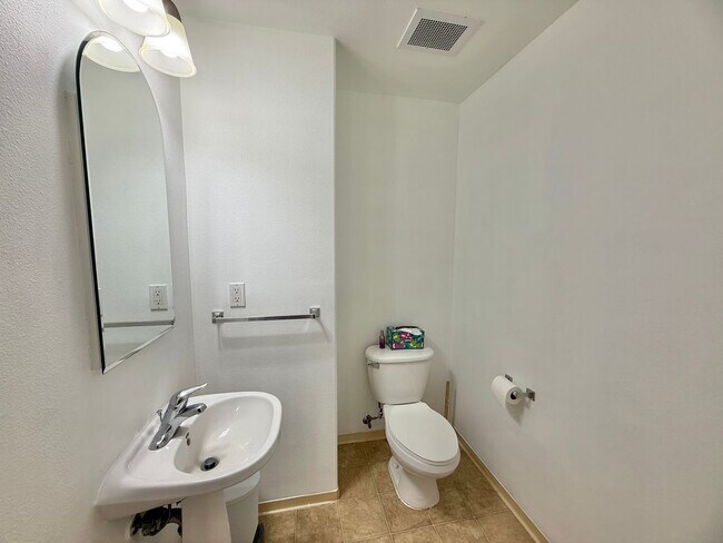 Building Photo - 13 Iliau Way