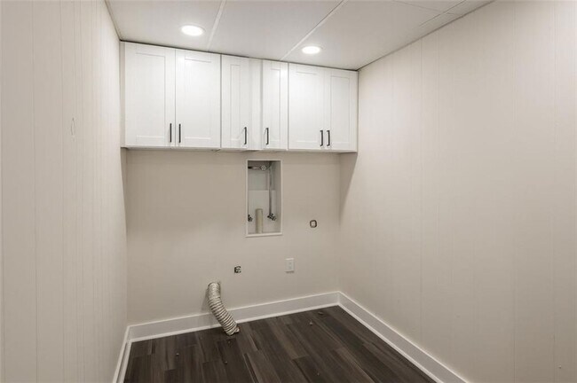 Building Photo - 237 Park Ave