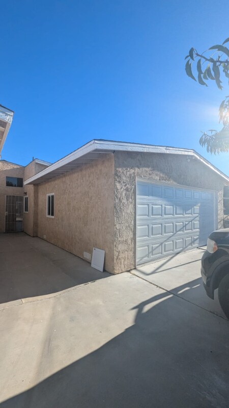 Building Photo - 16209 Juniper St
