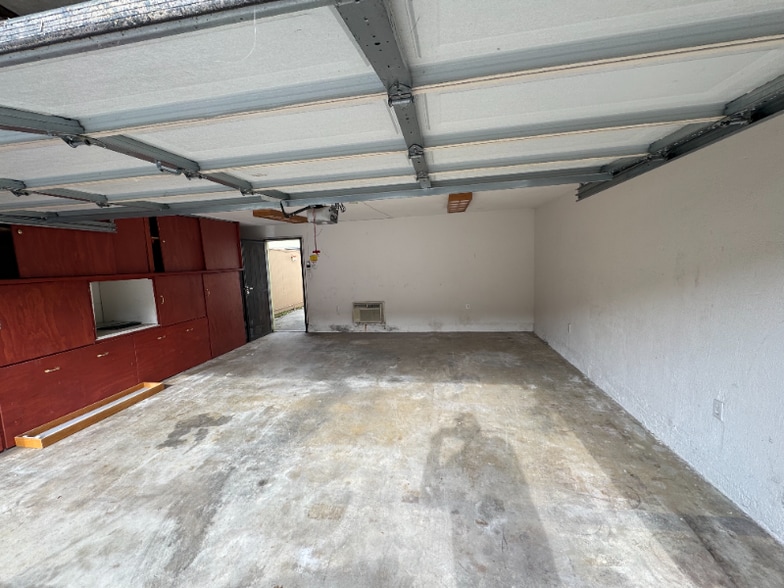 Building Photo - 3031 Flora Vista