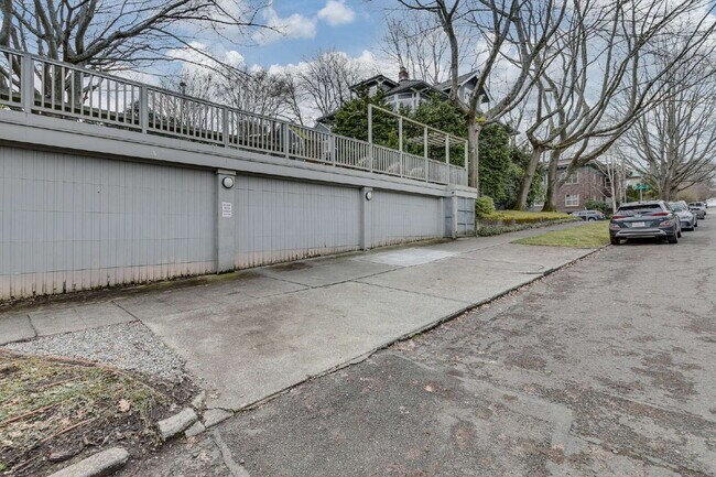 Building Photo - Rare & Charming Upper Queen Anne Home Available July!