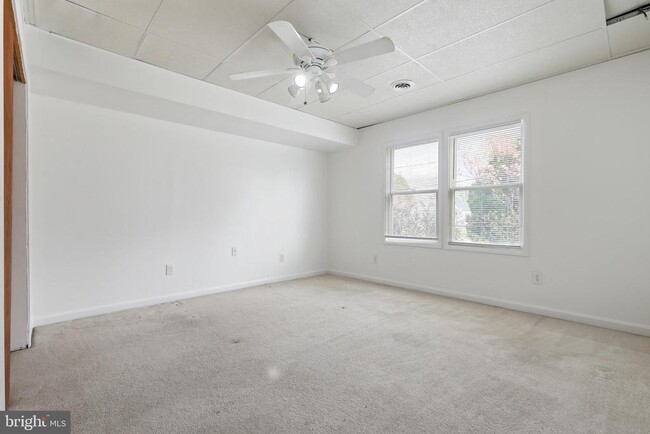 Building Photo - 3937 Glenhurst Rd