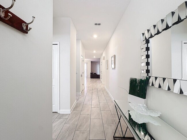 Building Photo - 1589 Flange Dr