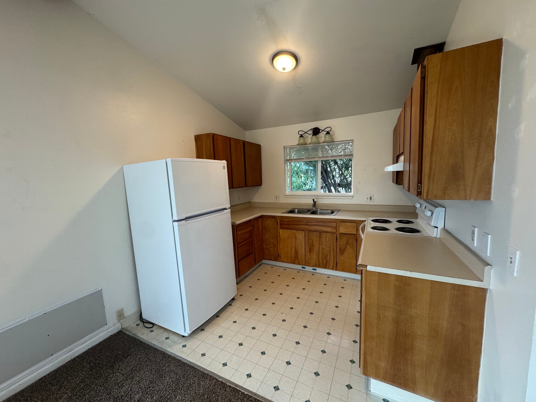 Building Photo - 3700 Lakeshore Blvd