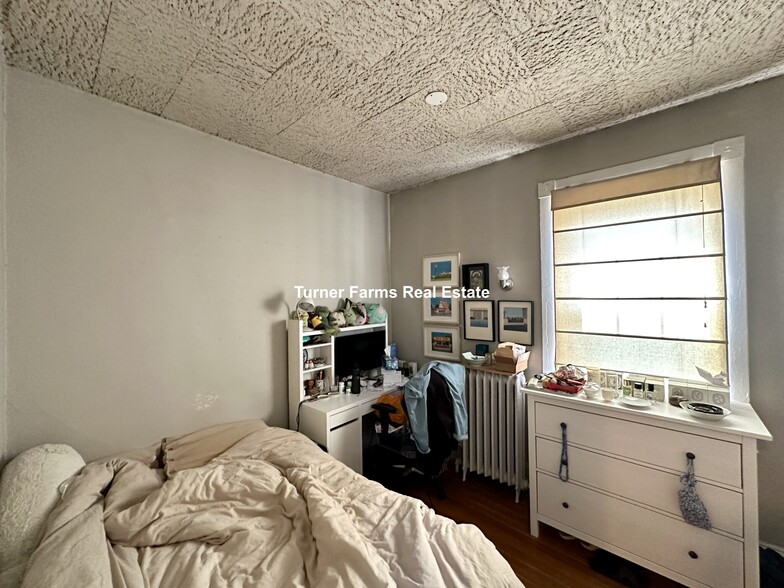 Building Photo - 8A Forest St