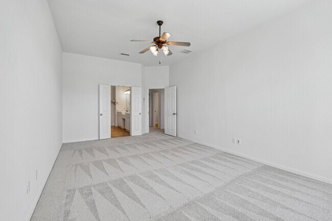 Building Photo - 11295 Apple Valley Dr