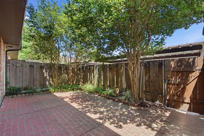 Building Photo - 2275 Triway Ln