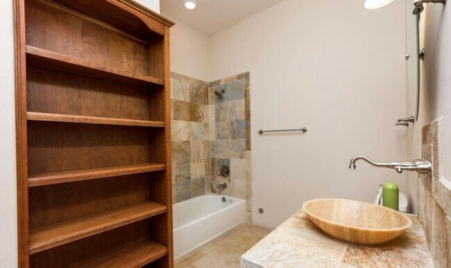 Building Photo - 3022 Lookout Ridge Dr
