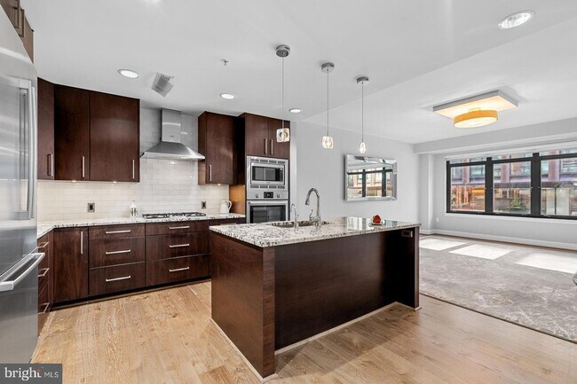 Building Photo - 7171 Woodmont Ave