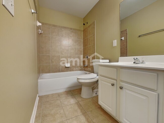 Building Photo - 3695 Moor Pointe Dr