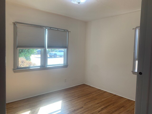 Building Photo - 915 W Olive Ave