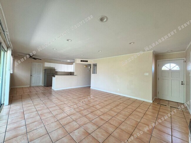 Building Photo - South Scottsdale huge corner lot 3 bedroom...