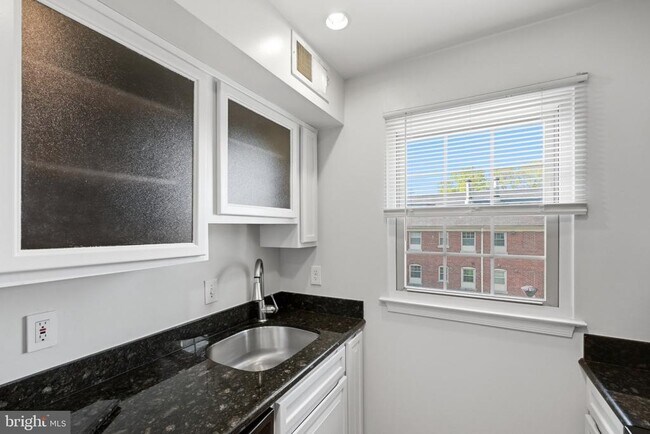 Building Photo - 525 Bashford Ln