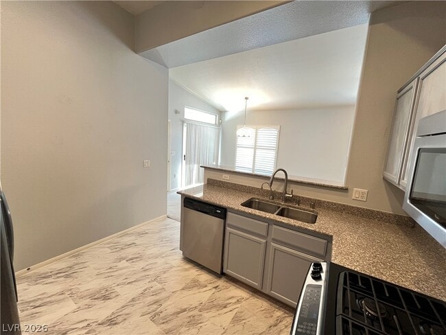 Building Photo - 2305 W Horizon Ridge Pkwy