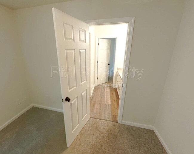 Building Photo - 1358 Prince St