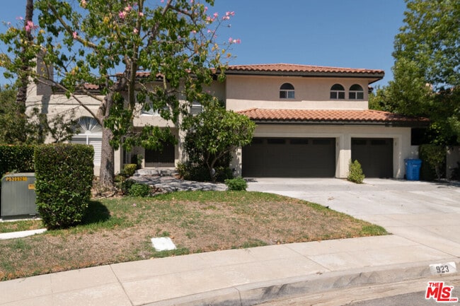 Building Photo - 923 Derek Dr