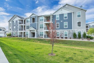 Building Photo - 97 W Silver Springs Dr