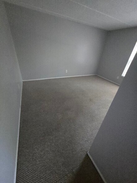 Building Photo - 1335 85th Ter N