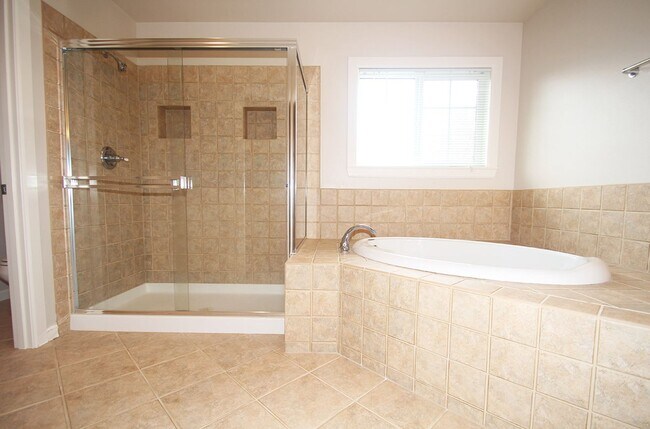 Building Photo - UPDATED CHAFFEY 4 BEDROOOM KINGSTON HOME F...
