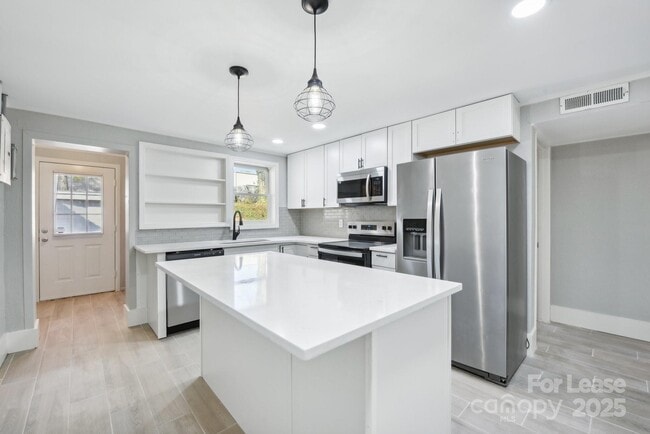 Building Photo - 1747 1st St NE