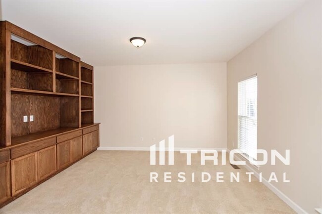 Building Photo - 91 Berry Hill Dr