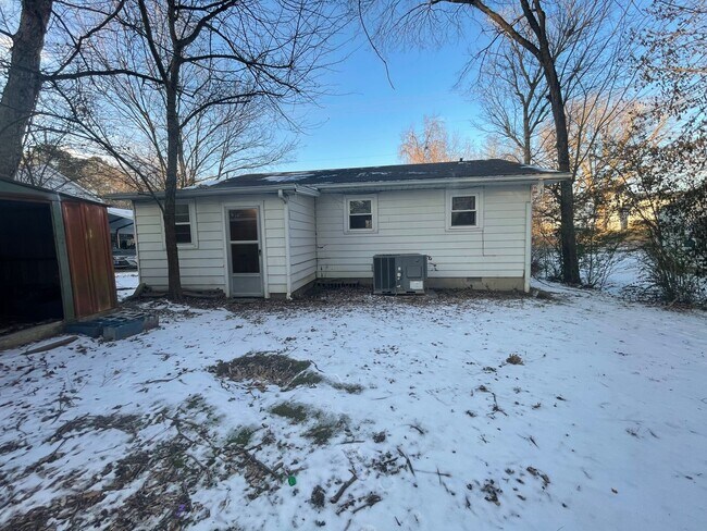Building Photo - 3 Bedroom House Murray City Limits