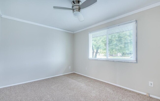 Building Photo - 2439 E Del Rio Dr