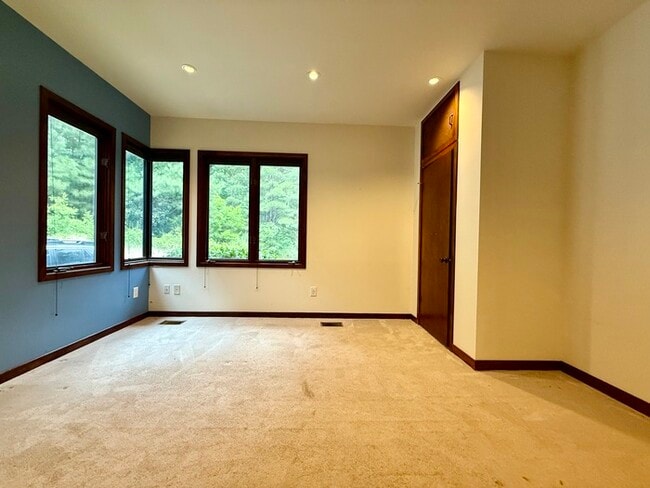 Building Photo - 5820-5810 10 Springs Ln