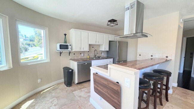 Building Photo - La Costa 2 bedroom Just Minutes from the B...